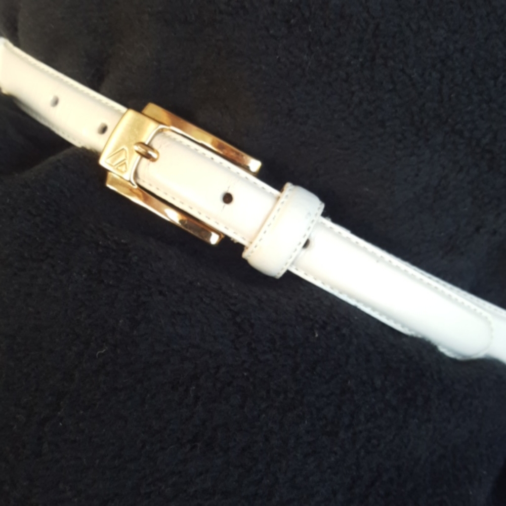 LIZ CLAIBORNE ♡ Vintage Cream Leather Belt w/ Gold Hardware SP